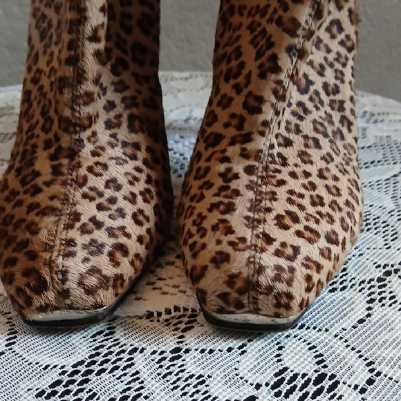 Leopard Print Ankle Boots By Donald Pliner - Picture 6 of 6